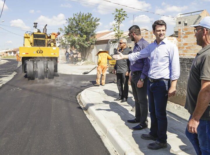 Com Eduardo, 500 km de ruas de antipó vão ganhar asfalto novo e calçadas em Curitiba