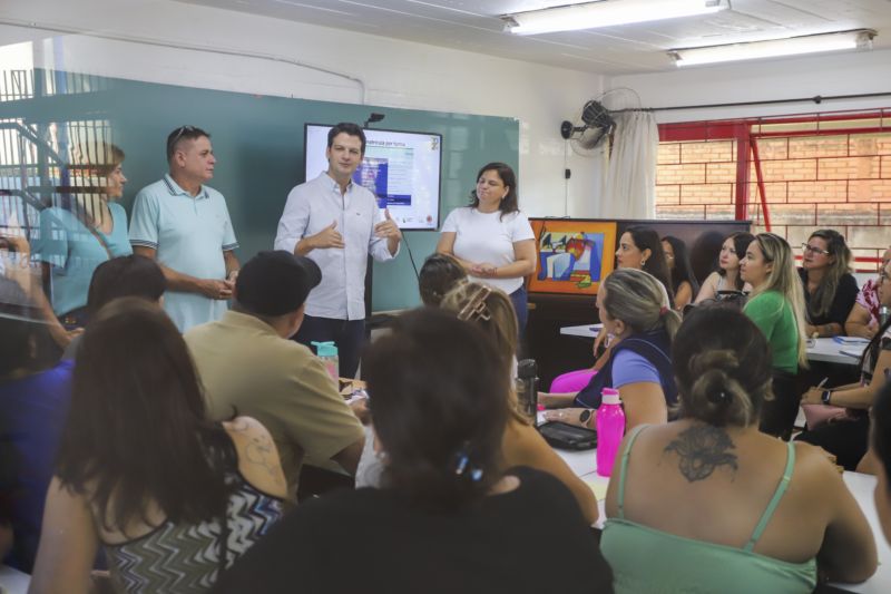 Eduardo vai construir mais CMEIs, revitalizar escolas e ofertar aula de idiomas para todo curitibinha