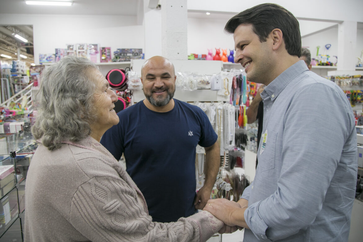 Para moradores do Cajuru, Eduardo anuncia novo terminal de ônibus na região e melhorias viárias