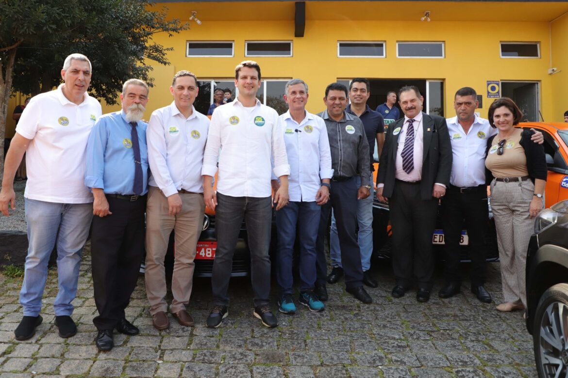 Em encontro com categoria, Eduardo anuncia que vai incentivar o uso do táxi em Curitiba