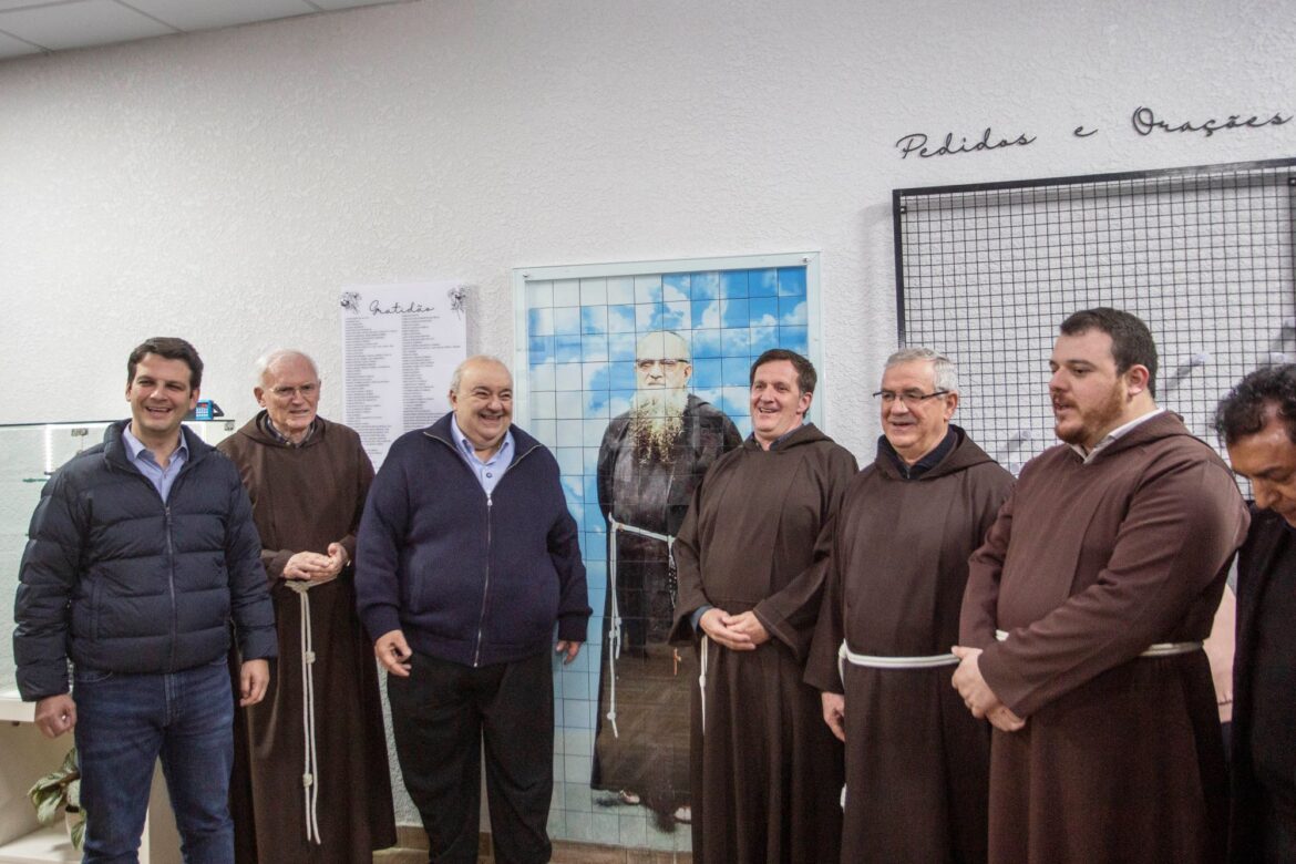 Eduardo Pimentel prestigia abertura do Memorial dedicado a Frei Miguel, personalidade da CIC