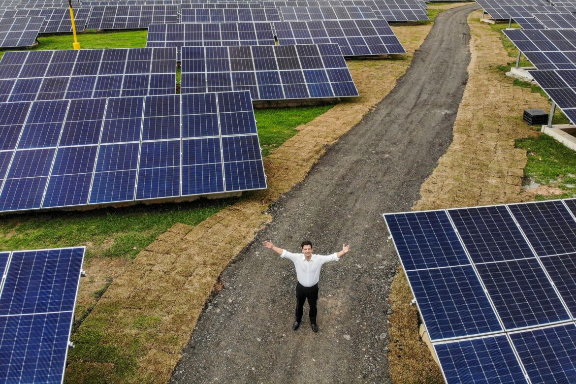 Eduardo Pimentel afirma que Pirâmide Solar é exemplo de sustentabilidade ambiental em Curitiba