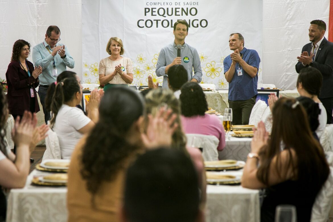 No Pequeno Cotolengo, Eduardo garante que vai ampliar a Rede de Proteção Social de Curitiba