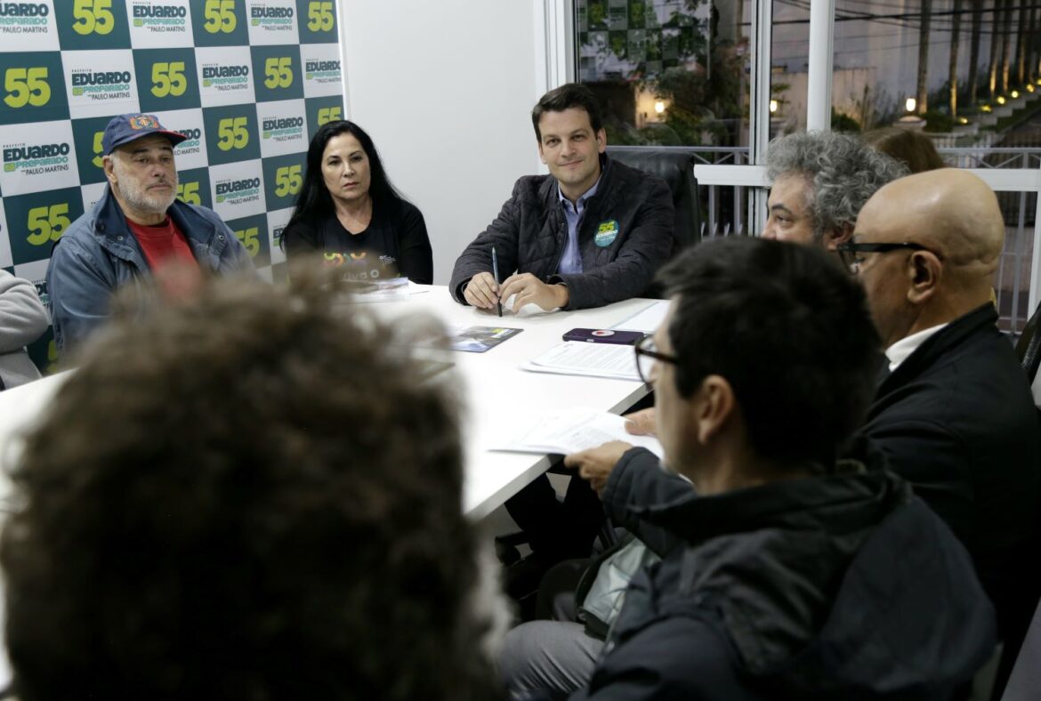 Eduardo reforça à classe artística de Curitiba que vai ampliar o orçamento para a Cultura