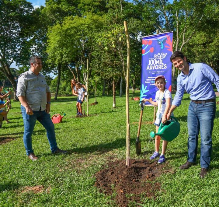 Eduardo vai inaugurar 8 novos parques e plantar mais árvores por toda Curitiba