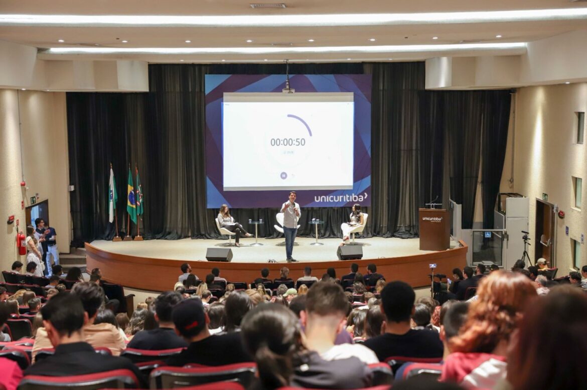 Em sabatina com estudantes, Eduardo afirma que vai fazer mutirões de empregabilidade para os jovens