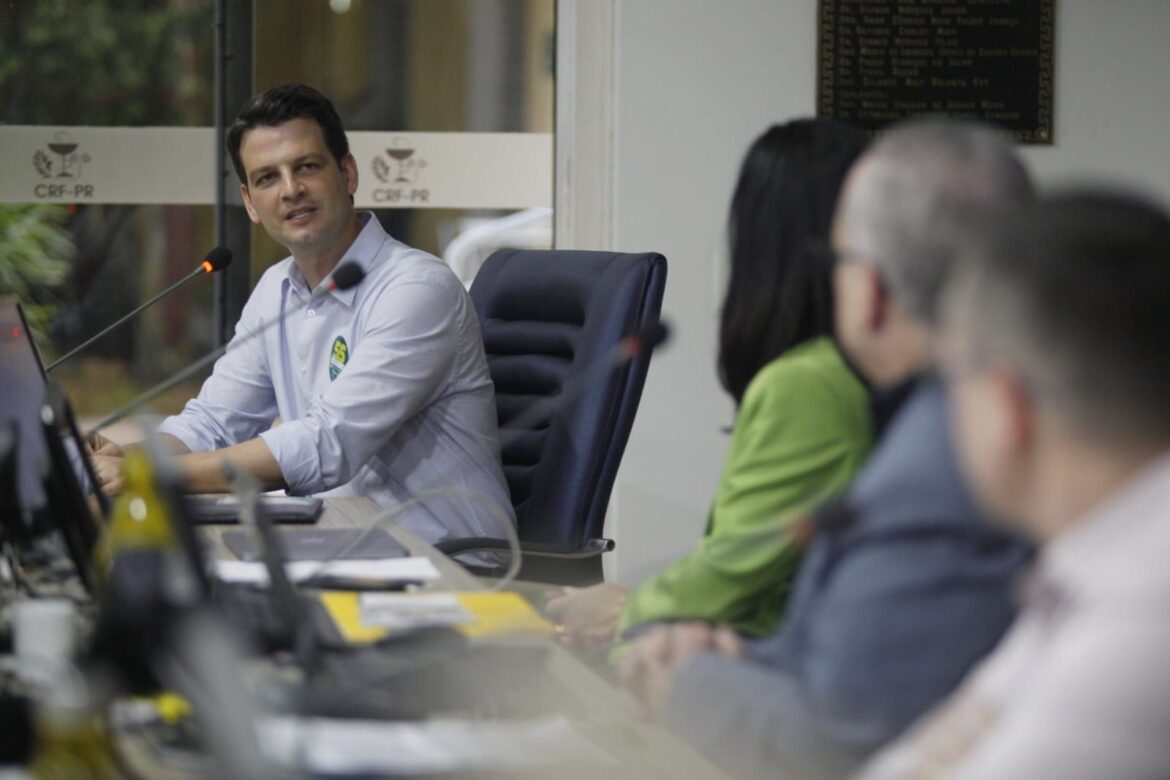 Em evento no Conselho de Farmácia, Eduardo Pimentel reforça ampliação dos serviços de saúde