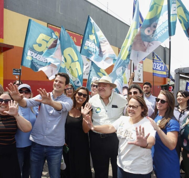 Eduardo percorre com Greca ruas do Sítio Cercado e “Onda 55” mobiliza moradores da Regional Bairro Novo