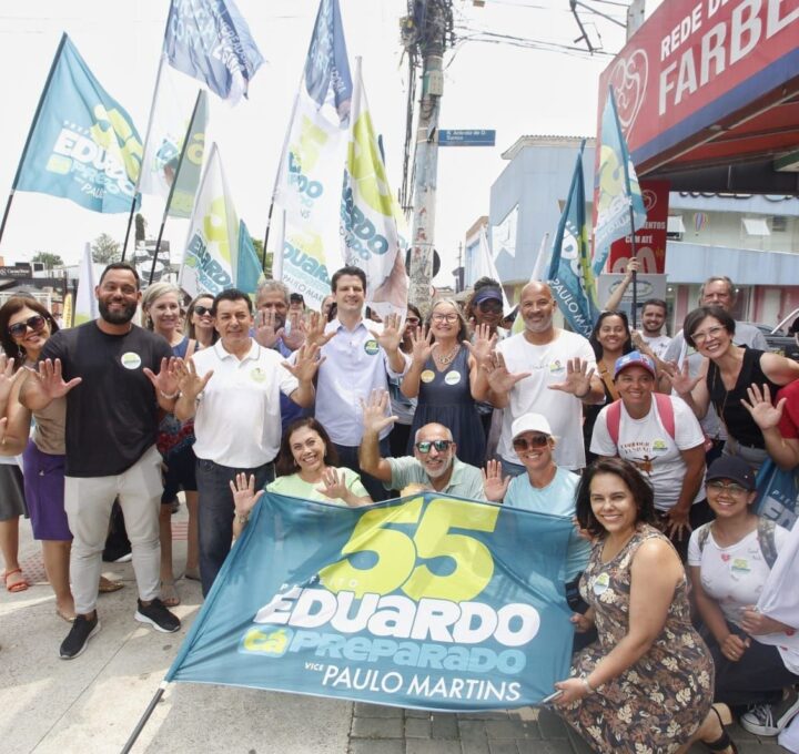 Na CIC, Eduardo caminha com a Onda 55 e reforça que vai investir em saúde e educação na região