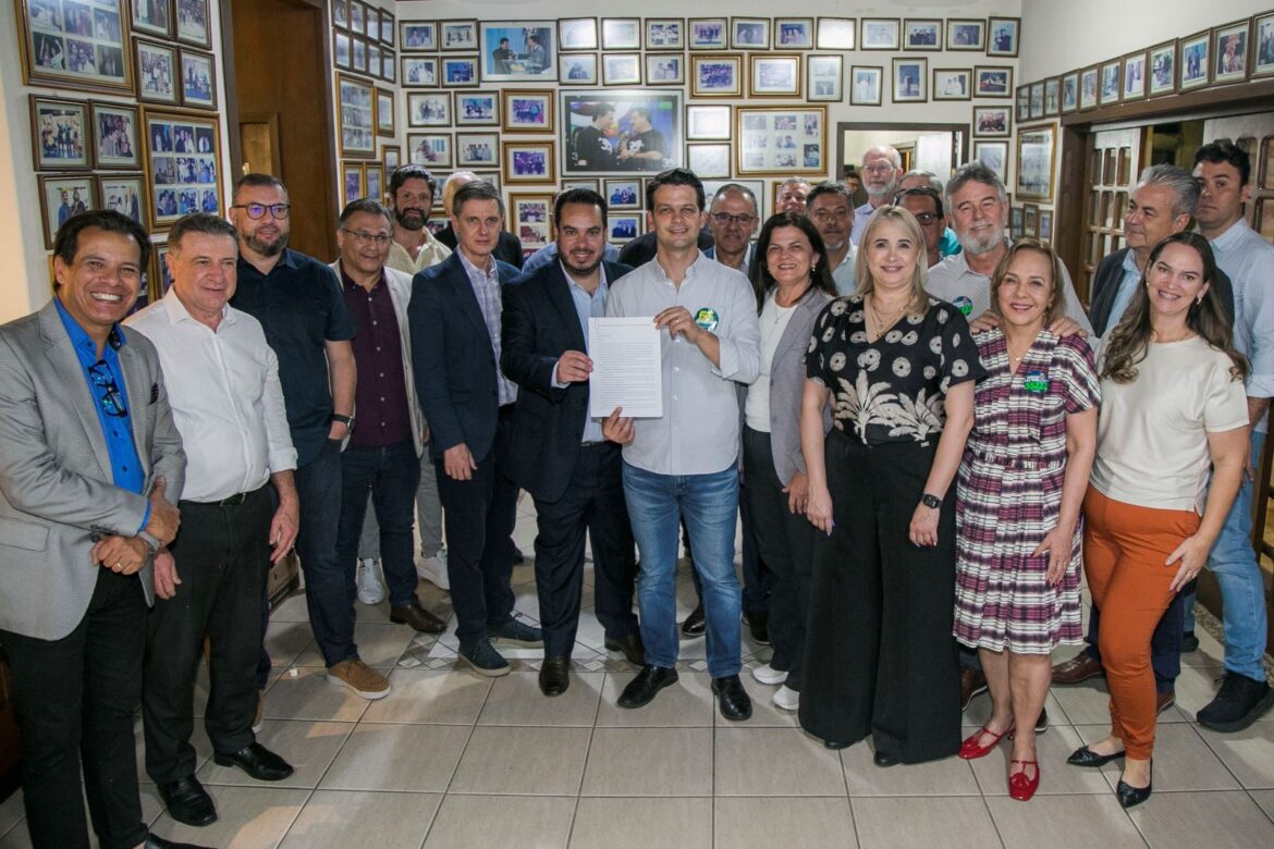 Eduardo recebe apoio dos Evangélicos na corrida pela Prefeitura de Curitiba