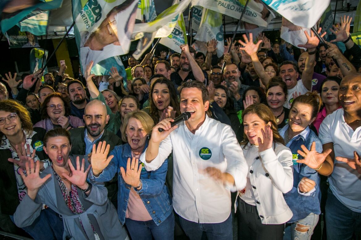 “Obrigado, Curitiba!”: Eduardo é o mais votado e se prepara para vitória no segundo turno para a Prefeitura de Curitiba