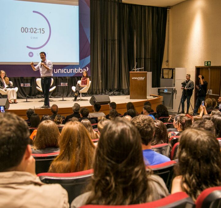 A universitários, Eduardo apresenta 4 prioridades em sua gestão como prefeito de Curitiba