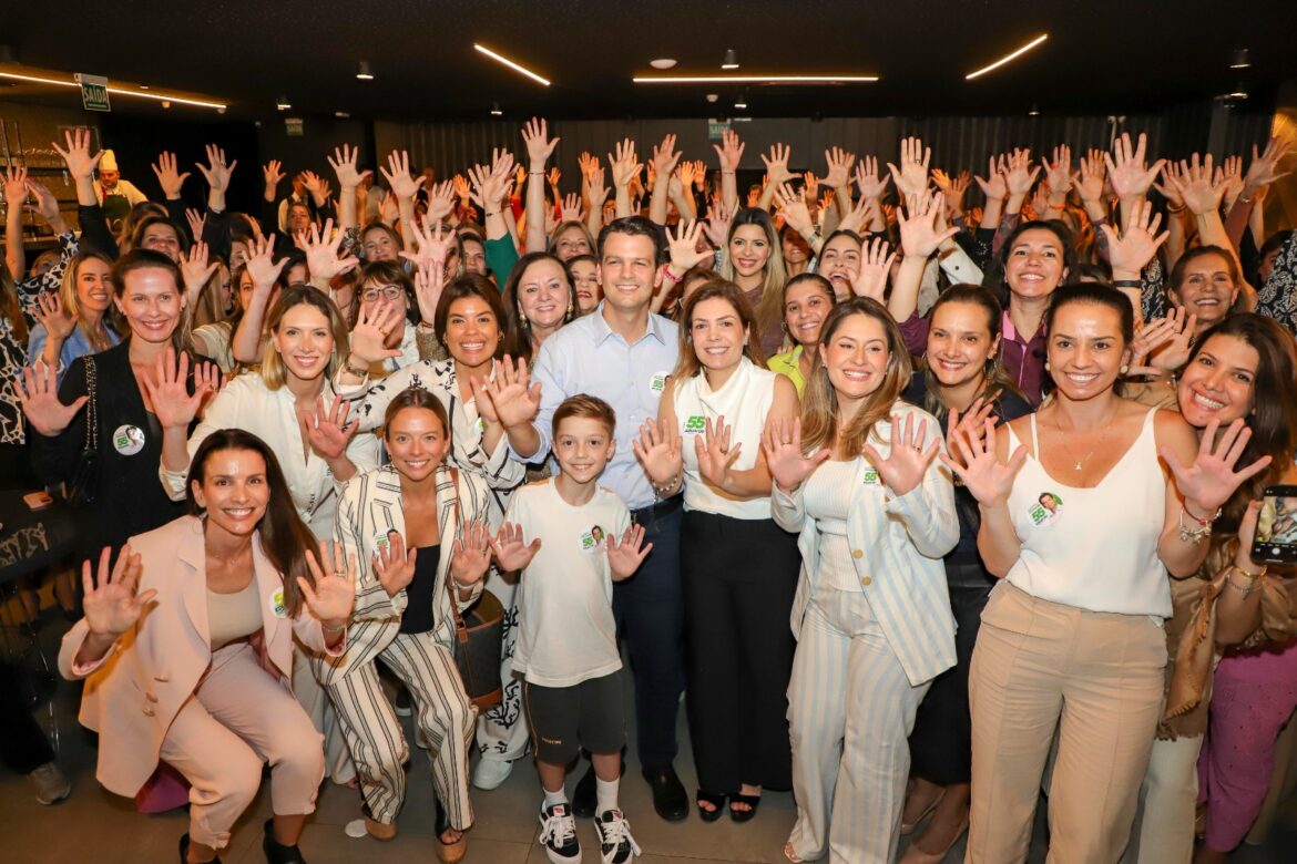 Em encontro com mulheres unidas por Curitiba, Eduardo afirma que a verdade sempre vence e a cidade precisa avançar