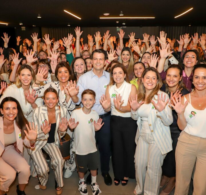 Em encontro com mulheres unidas por Curitiba, Eduardo afirma que a verdade sempre vence e a cidade precisa avançar