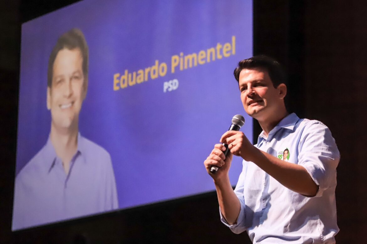 Eduardo anuncia mutirões de emprego para jovens em sabatina na PUC-PR