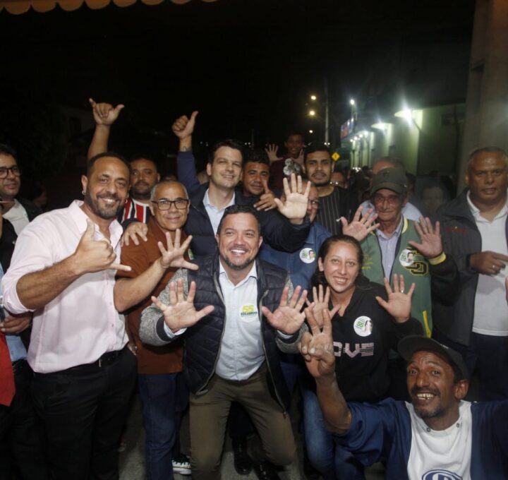 Eduardo é recebido com festa em comunidade onde entregou primeira obra como vice-prefeito