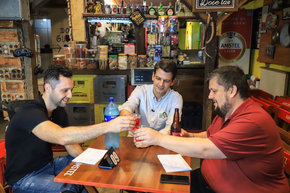 Curitibano raiz, Eduardo participa de sabatina no Bairro Alto, com gasosa e rollmops