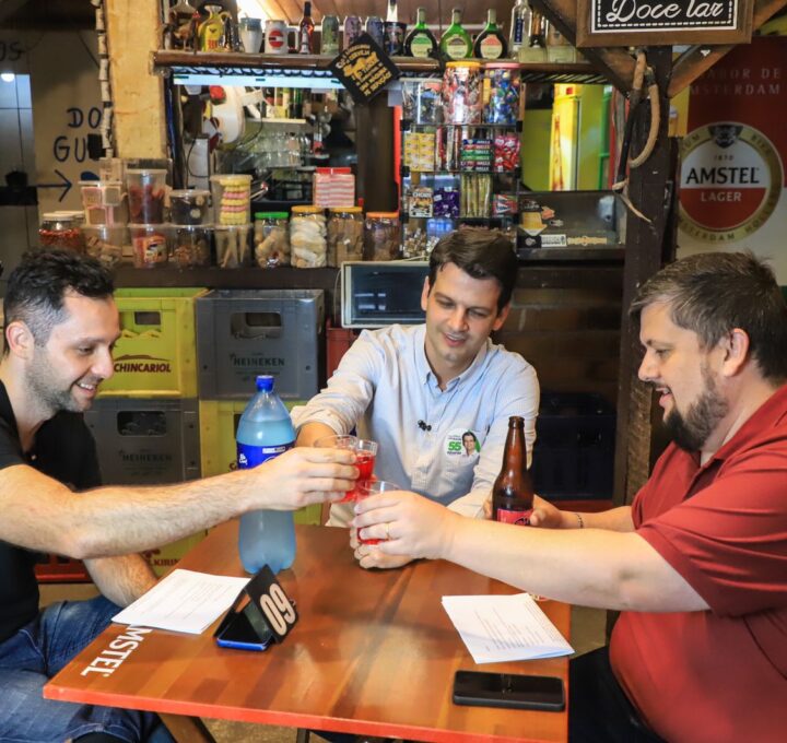 Curitibano raiz, Eduardo participa de sabatina no Bairro Alto, com gasosa e rollmops