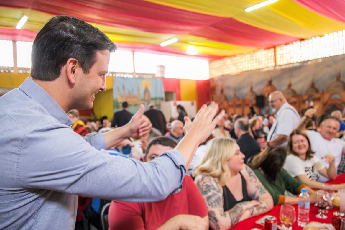 Eduardo participa de Festa da Hispanidade no Prado Velho e promete mais cultura nos bairros