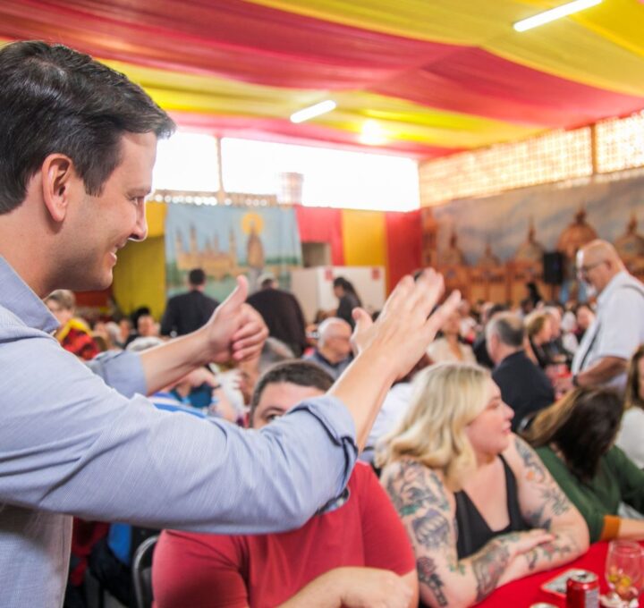 Eduardo participa de Festa da Hispanidade no Prado Velho e promete mais cultura nos bairros