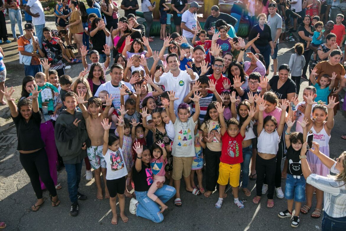 No Dia das Crianças, Eduardo celebra infância e destaca propostas para os curitibinhas