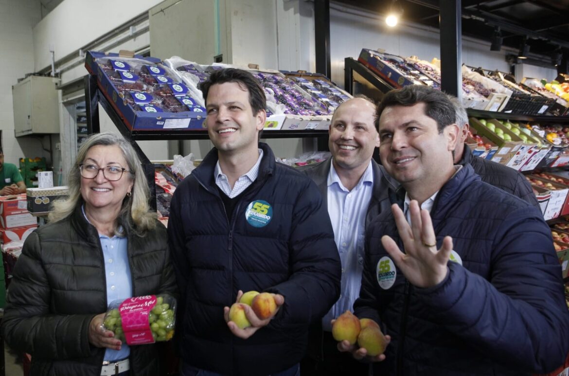 Na Ceasa, Eduardo recebe apoio da população e diz que vai governar com mais investimento e menos burocracia