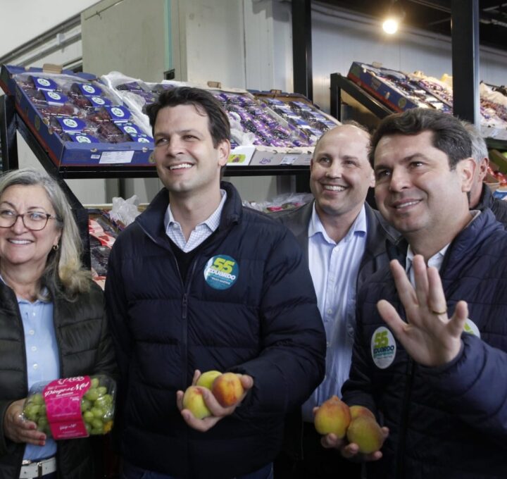 Na Ceasa, Eduardo recebe apoio da população e diz que vai governar com mais investimento e menos burocracia